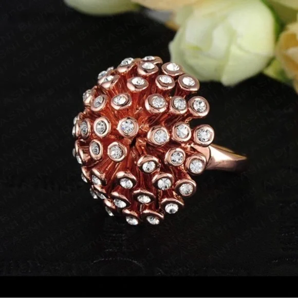 NEW Rose Gold and Silver Crystal Ring - Picture 3 of 4